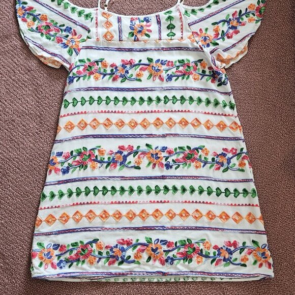 La Blanca Dresses & Skirts - La Blanca Embroidered Cold Shoulder Dress/Swim cover up Size M